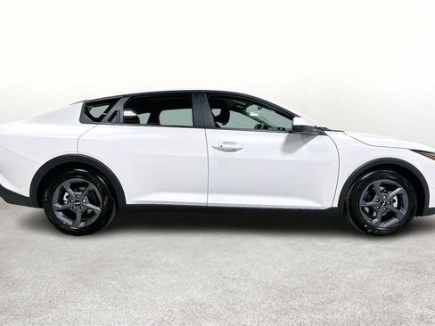 New 2025 Kia K4 LXS image 16