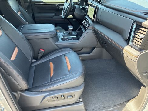 Used 2025 GMC Sierra 1500 AT4 w/ AT4 Premium Package AWD/4WD image 19