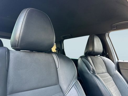 Used 2023 Mitsubishi Outlander SE image 28