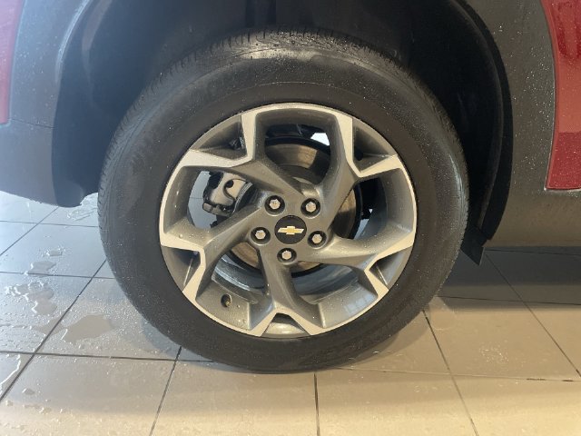 Used 2025 Chevrolet Trax LT w/ LT Convenience Package FWD image 33