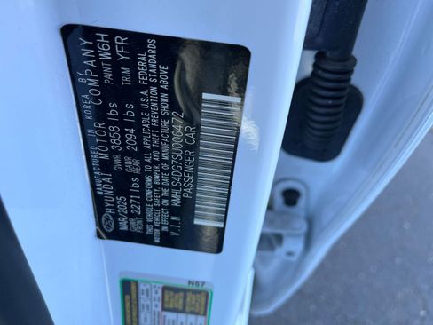 Used 2025 Hyundai Elantra SEL image 28