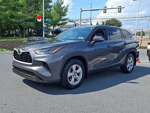Used 2021 Toyota Highlander L AWD/4WD image 3