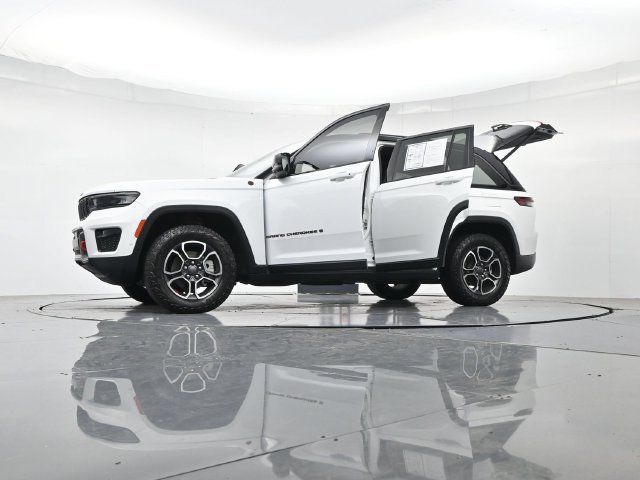 Used 2022 Jeep Grand Cherokee Trailhawk w/ ADV Protech Group II AWD/4WD image 57