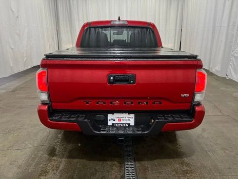 Certified 2022 Toyota Tacoma TRD Sport AWD/4WD image 5