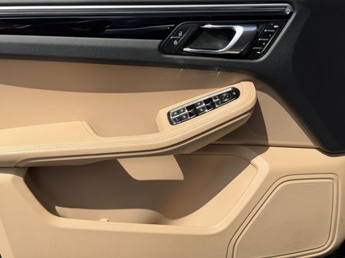 Certified 2024 Porsche Macan S AWD/4WD image 19