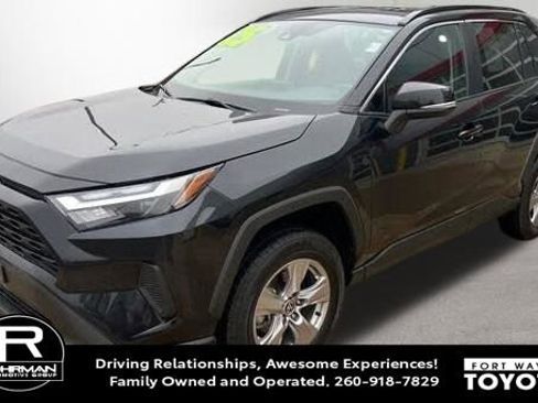 Used 2025 Toyota RAV4 XLE image 1