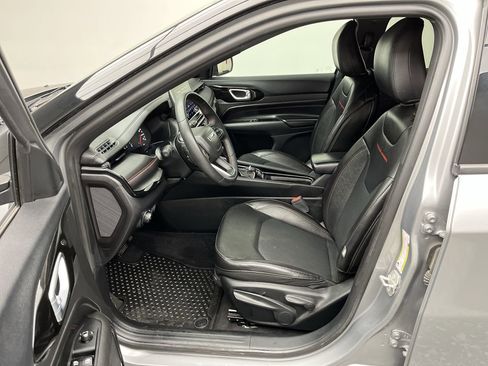 Used 2023 Jeep Compass Trailhawk AWD/4WD image 3