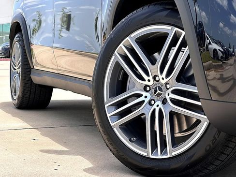 Used 2025 Mercedes-Benz GLS 450 4MATIC image 2