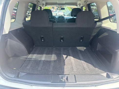 Used 2014 Jeep Patriot Latitude AWD/4WD image 33