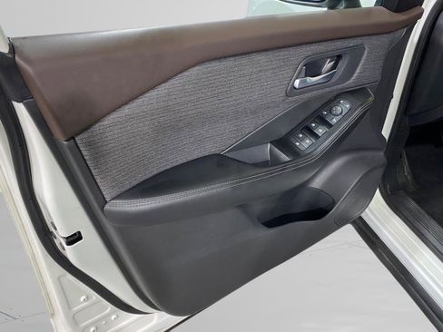 Used 2023 Nissan Rogue SV AWD/4WD image 12