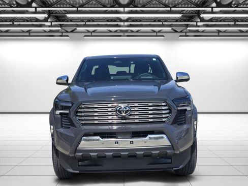 Used 2025 Toyota Tacoma Limited AWD/4WD image 4