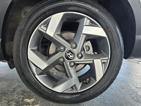 Used 2025 Hyundai Venue SE FWD image 39