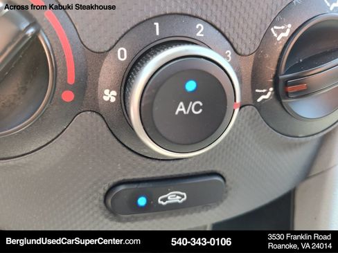 Used 2016 Hyundai Accent SE FWD image 34