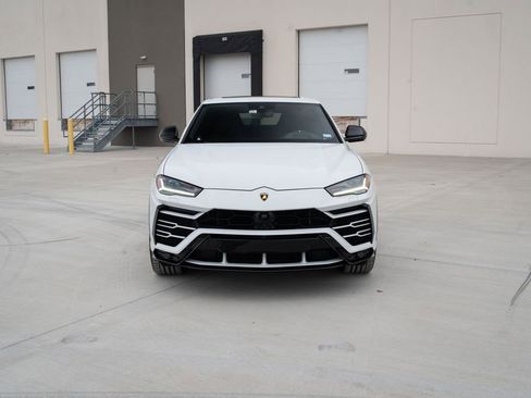 Used 2019 Lamborghini Urus image 3