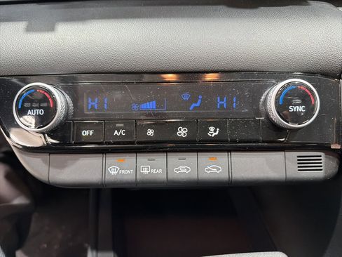 Used 2023 Hyundai Elantra SEL image 21