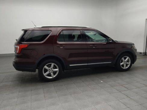 Used 2018 Ford Explorer XLT w/ Equipment Group 201A FWD image 10