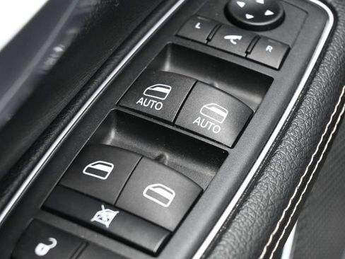Used 2020 RAM 1500 Laramie AWD/4WD image 15