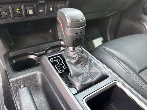 Used 2021 Toyota Tacoma TRD Off-Road w/ TRD Premium Off Road Package AWD/4WD image 36