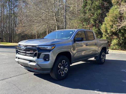 Used 2024 Chevrolet Colorado Z71 w/ Z71 Convenience Package 2 image 5
