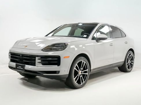Certified 2025 Porsche Cayenne Coupe AWD/4WD image 1