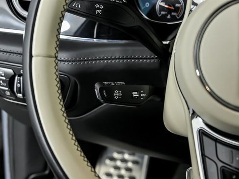Used 2019 Bentley Bentayga AWD/4WD image 30