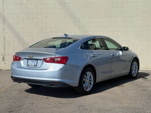 Used 2017 Chevrolet Malibu LT w/ Leather Package FWD image 9