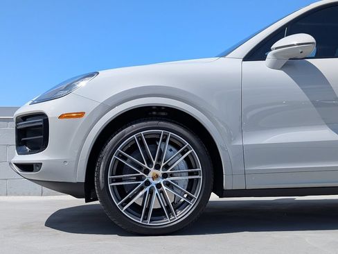 Certified 2023 Porsche Cayenne Turbo AWD/4WD image 9