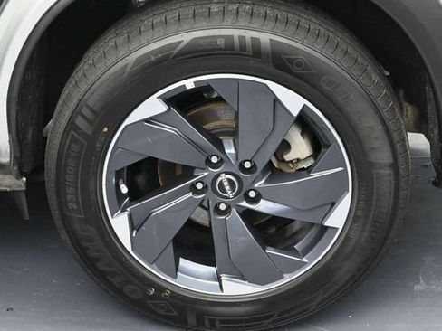 Used 2025 Nissan Rogue SV FWD image 6