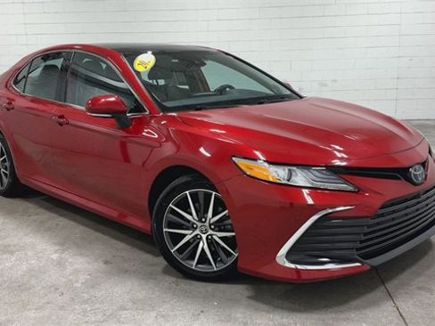 Used 2023 Toyota Camry XLE image 5