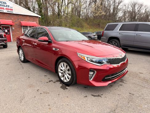 Used 2018 Kia Optima S w/ Panoramic Sunroof Package image 3
