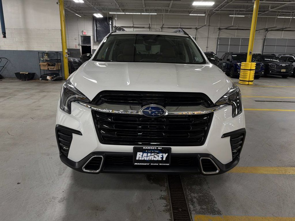 Used 2025 Subaru Ascent Touring AWD/4WD image 3