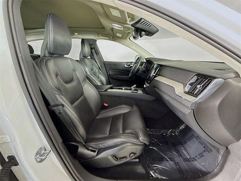 Certified 2022 Volvo XC60 B5 Inscription w/ Advanced Package image 30