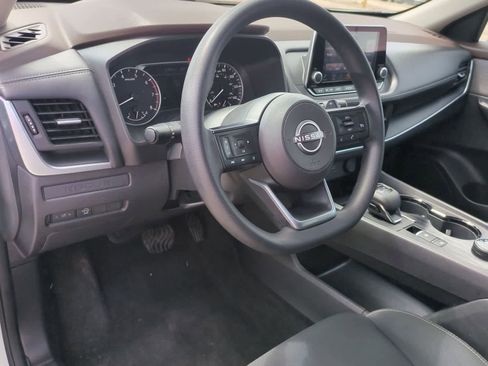 Used 2023 Nissan Rogue S AWD/4WD image 10