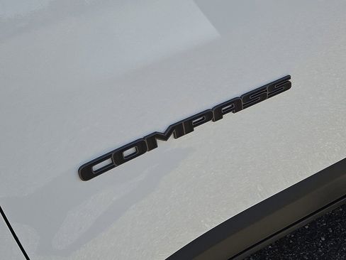 Used 2025 Jeep Compass Trailhawk AWD/4WD image 12