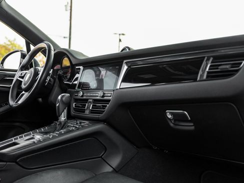 Used 2021 Porsche Macan S image 45