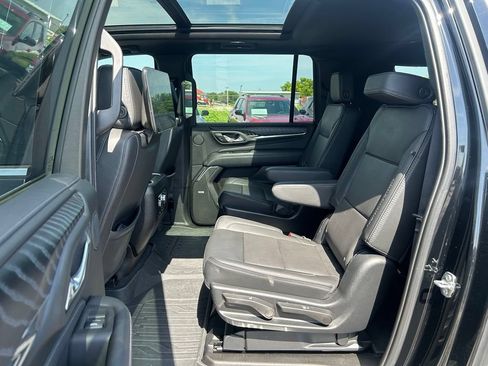 Used 2023 GMC Yukon XL Denali w/ Denali Reserve Package RWD image 13