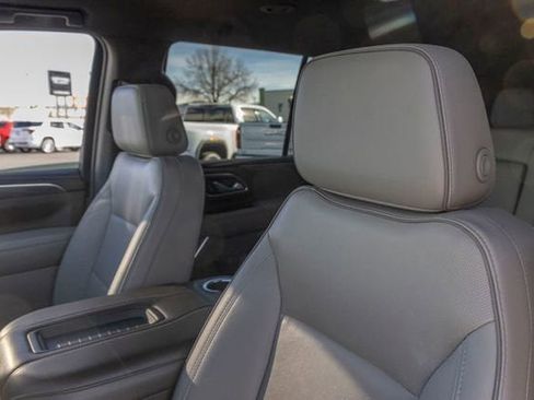 Used 2022 GMC Yukon SLT w/ SLT Luxury Package AWD/4WD image 11