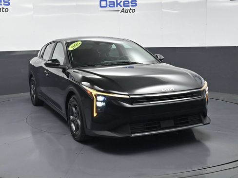 Certified 2025 Kia K4 FWD image 3