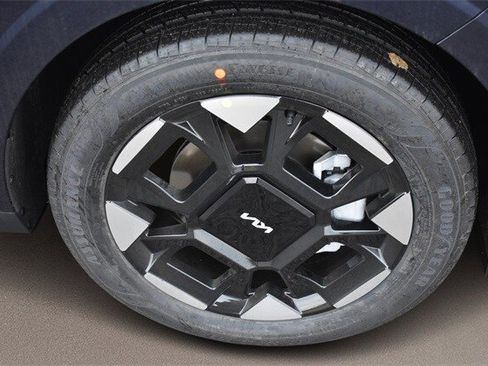 New 2026 Kia Carnival EX image 11