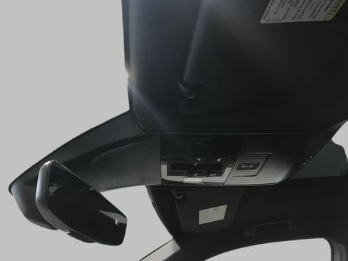 Used 2023 Volkswagen Tiguan SE R-Line image 15