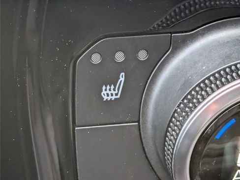 Used 2022 Toyota Highlander XLE image 27