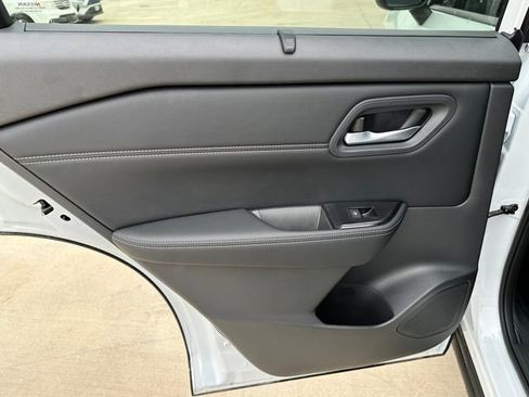 Used 2026 Nissan Rogue SV w/ SV Premium Package image 26