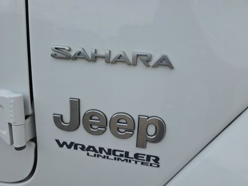 Used 2020 Jeep Wrangler Unlimited Sahara AWD/4WD image 12