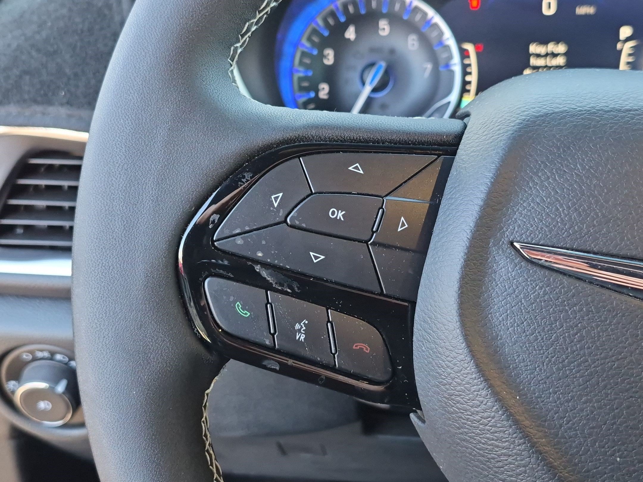 Used 2025 Chrysler Pacifica Limited AWD/4WD image 20