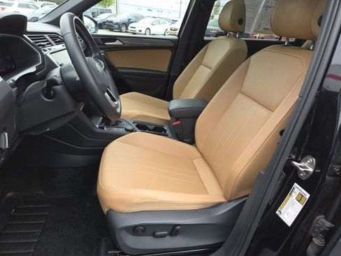Used 2024 Volkswagen Tiguan SE w/ Panoramic Sunroof Package AWD/4WD image 10