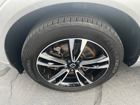 Used 2020 Volvo XC60 T6 Momentum image 12