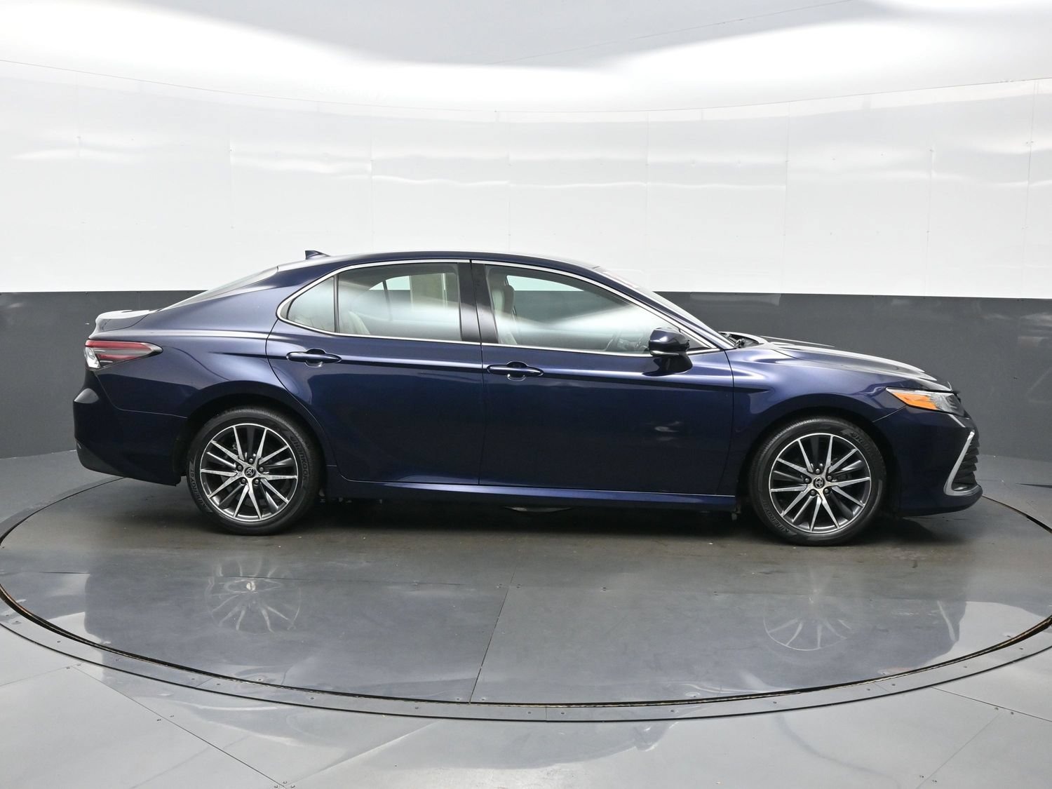 Used 2021 Toyota Camry XLE AWD/4WD image 7