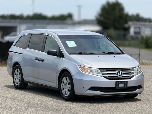 Used 2013 Honda Odyssey LX image 1