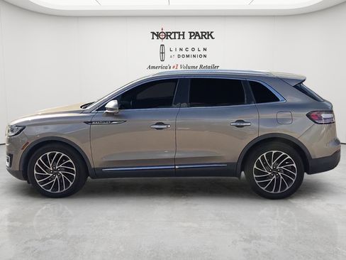 Used 2019 Lincoln Nautilus Reserve w/ Driver Assistance Package FWD image 2