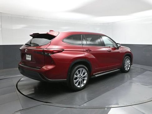 Used 2023 Toyota Highlander Limited FWD image 8